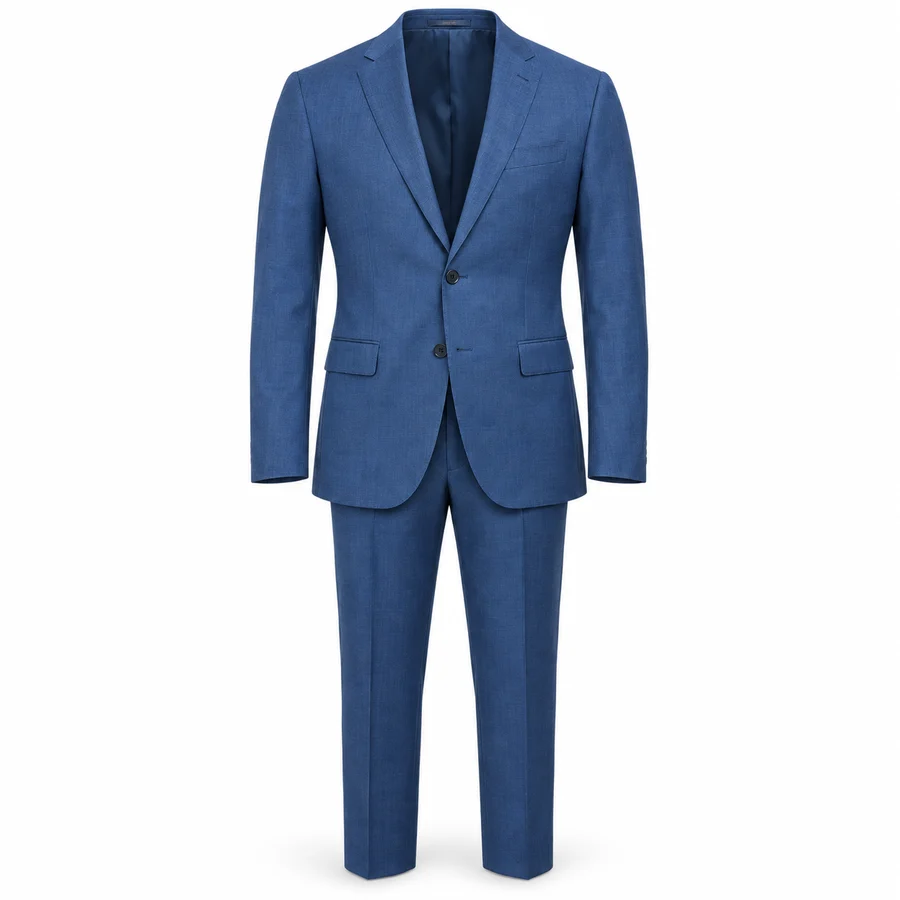 Traje 05 en azul medio: chaqueta de dos botones con bolsillos de tapeta y pantalón recto